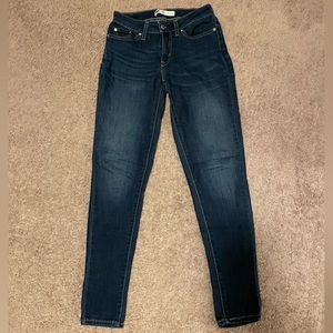 Women’s Levi Jeans Size 27